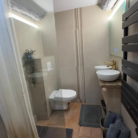 Apartment Vieille Neuf Et Cosy, Deux Chambres, 6 Couchages